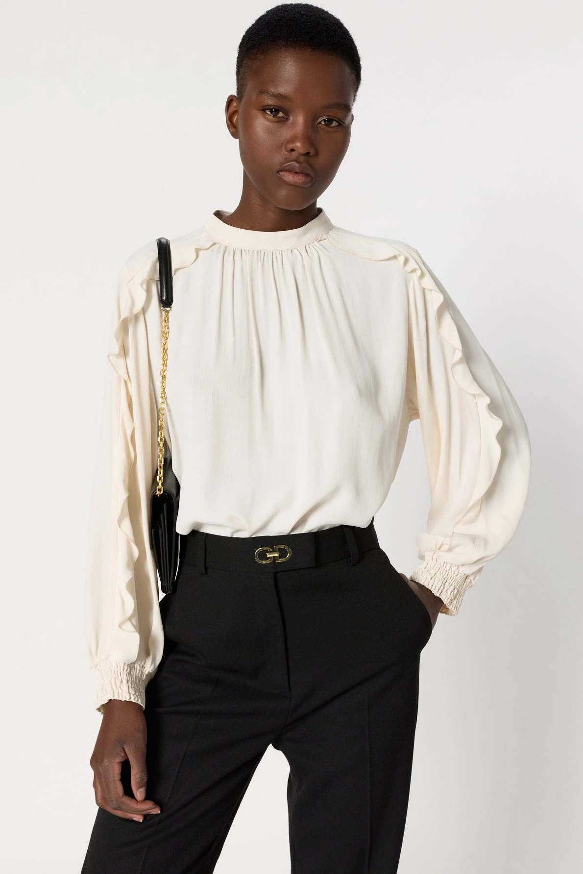 Blouse-fluide-a-volants-ANAIS-gerard-darel-maroc-beige-rose-portee