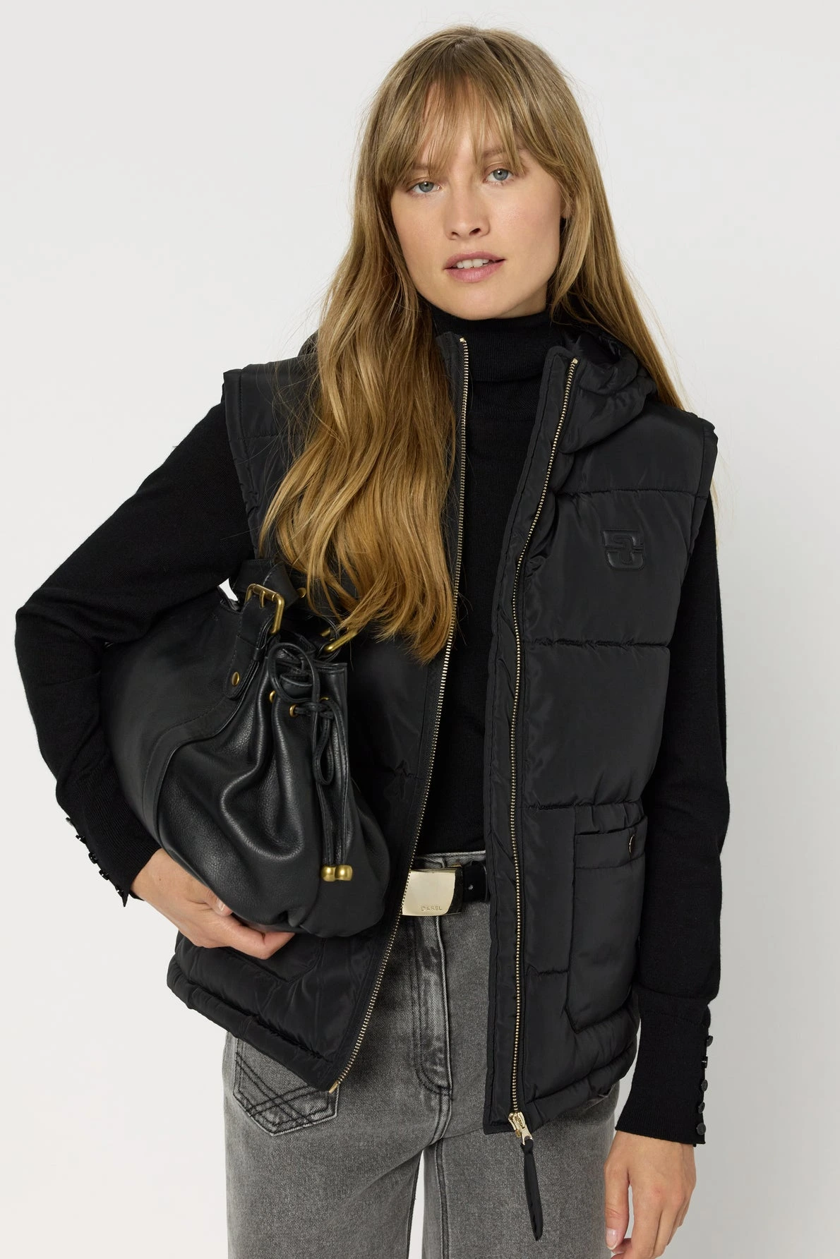 Doudoune-sans-manche-a-capuche-MAURA-gerard-darel-maroc-portee