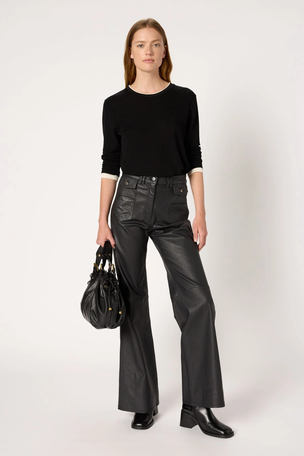 Pantalon-flare-en-cuir-CYNTHIA-gerard-darel-maroc-portee