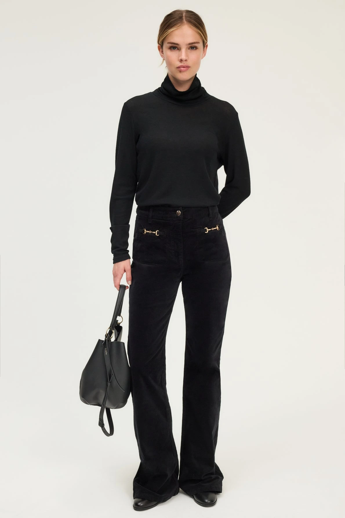 Pantalon-flare-en-velours-a-mors-CHRYS-pablo-gerard-darel-maroc-noir-total-look
