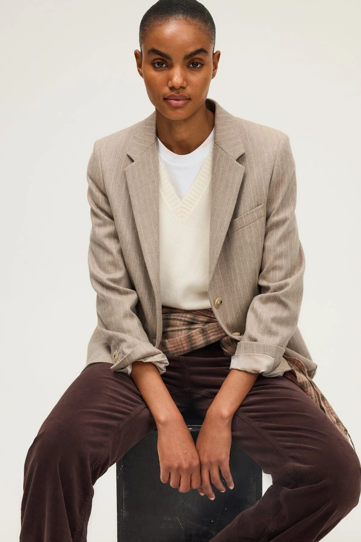 Veste-de-tailleur-a-fines-rayures-NORINA-pablo-gerard-darel-maroc-total-look